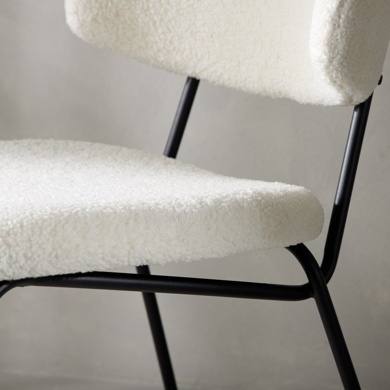 Lot de 2 chaises modernes en tissu bouclé pieds métal noir BLANCHE