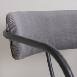 Fauteuil minimaliste en velours côtelé et métal BUFFY