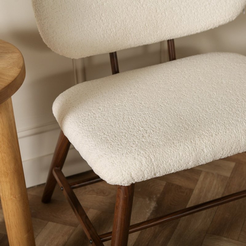 Petit fauteuil tendance en tissu bouclé beige WIOM