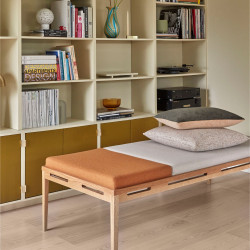 Banc large scandinave en tissu bicolore orange et beige BAKOU