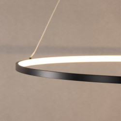 Lampe suspendue en métal noir RODA